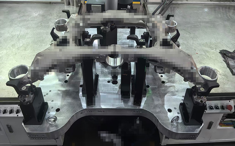 副车架自动夹紧 CNC 液压夹具：刚性加持，适配高速切削工况